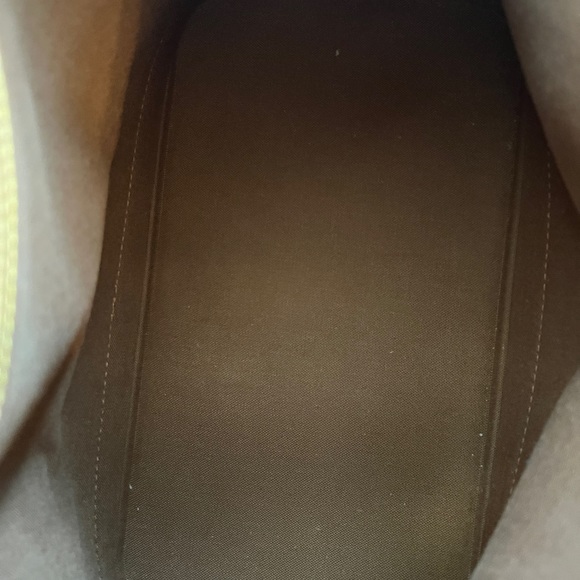 Louis Vuitton Alma - Picture 8 of 10